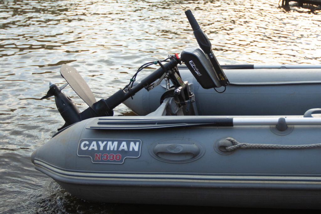 CAYMAN 330